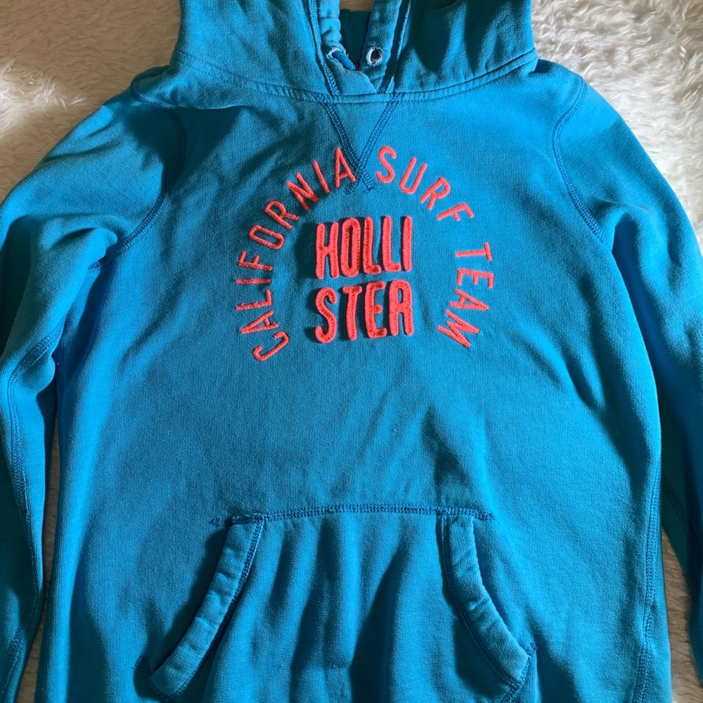 Woman’s Hollister sweater